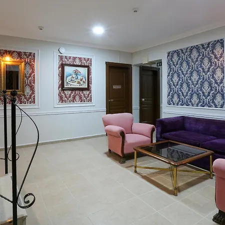 Pera Hotel *