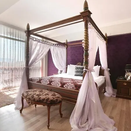 Pera Отель Урла